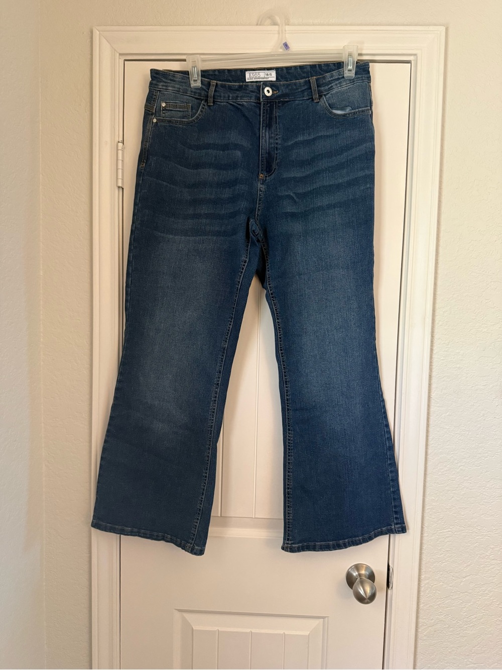 High-Rise Dark Blue Flare Jeans - Wide Leg Stretch